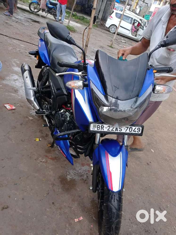 Well maintained new condition with new tyreand battery