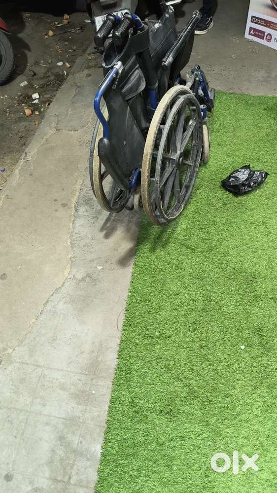 Patient wheel chair in good condition