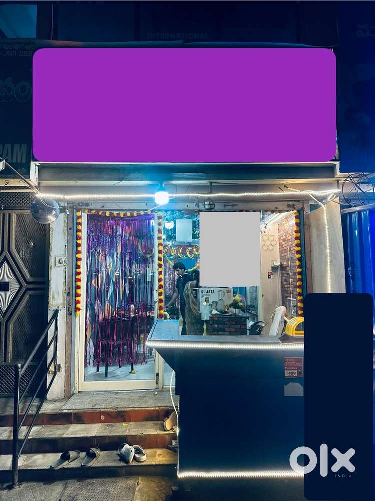 RUNNING HOTEL OUTLET FOR SALE - BAZAAR LOCATION- READY TO PROFIT SET