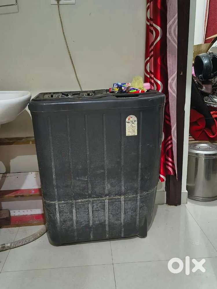 Whirlpool semi automatic washing machine