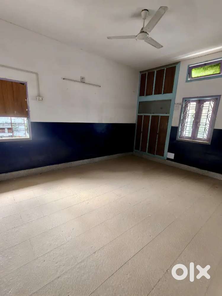 3250 sq.ft of space available for Coachings , offices and hostel.