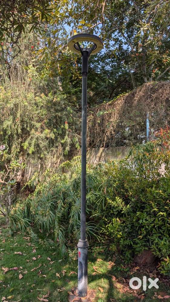 Modern circular-top outdoor lamp post