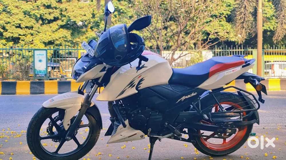 APACHE RTR 160 4v Special edition White colour bike