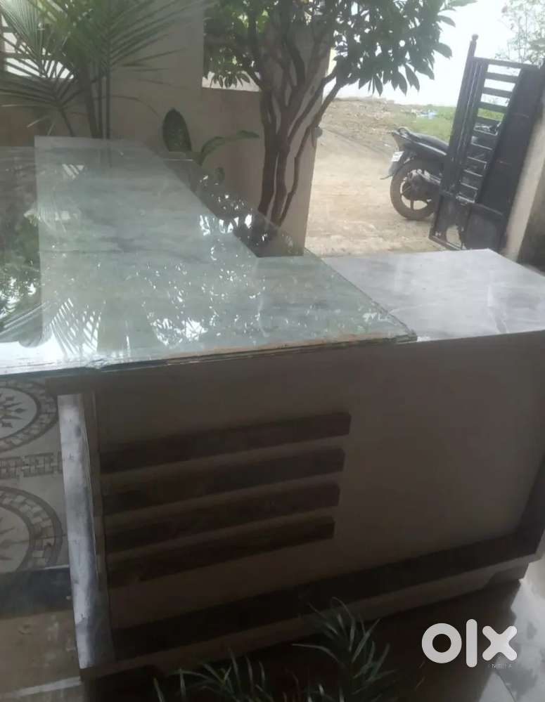 Shop counter with glass of 3.5×6.5