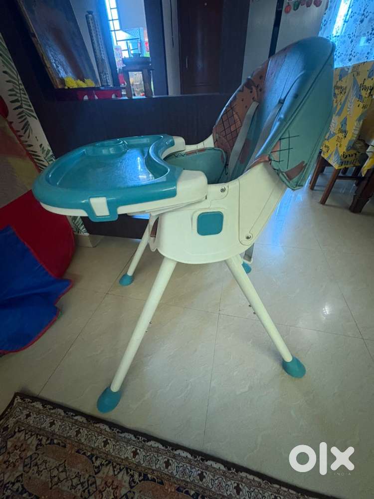 Baby feeding chair