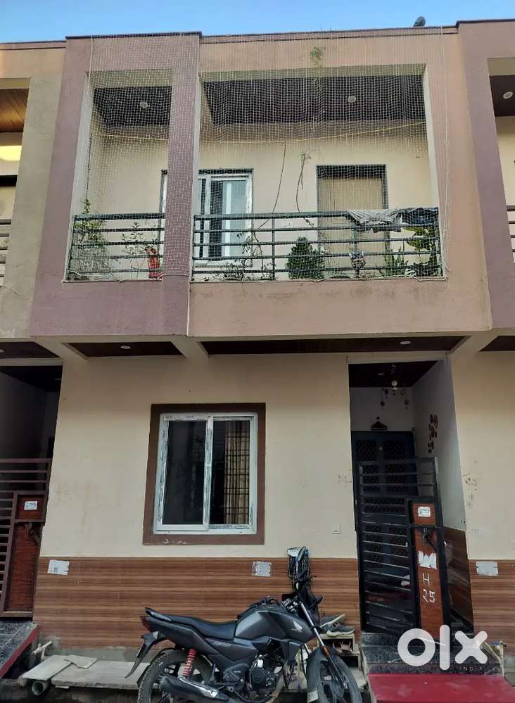 House for sell 15×40=600squre feet both side road