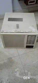 Hitachi 1.5 Ton 3 Star Window AC (RAW318KXDAI White)
