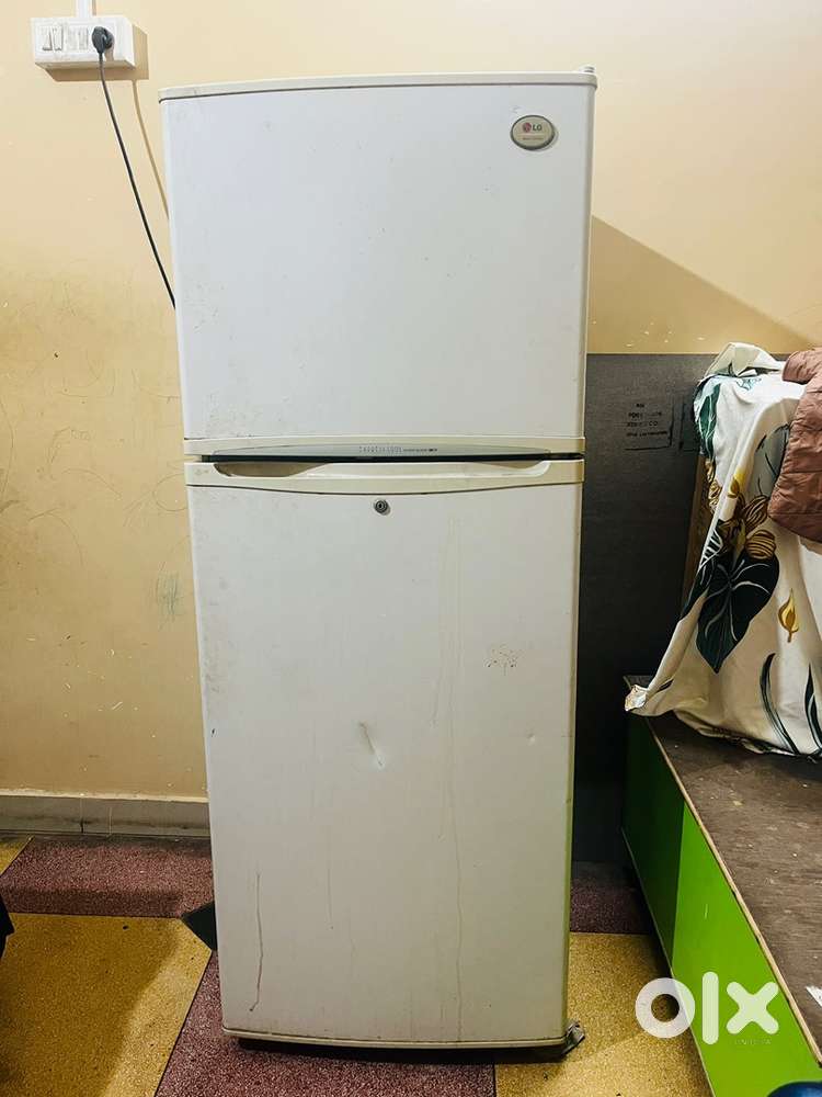 LG Fridge double door 330 litre in running condition..