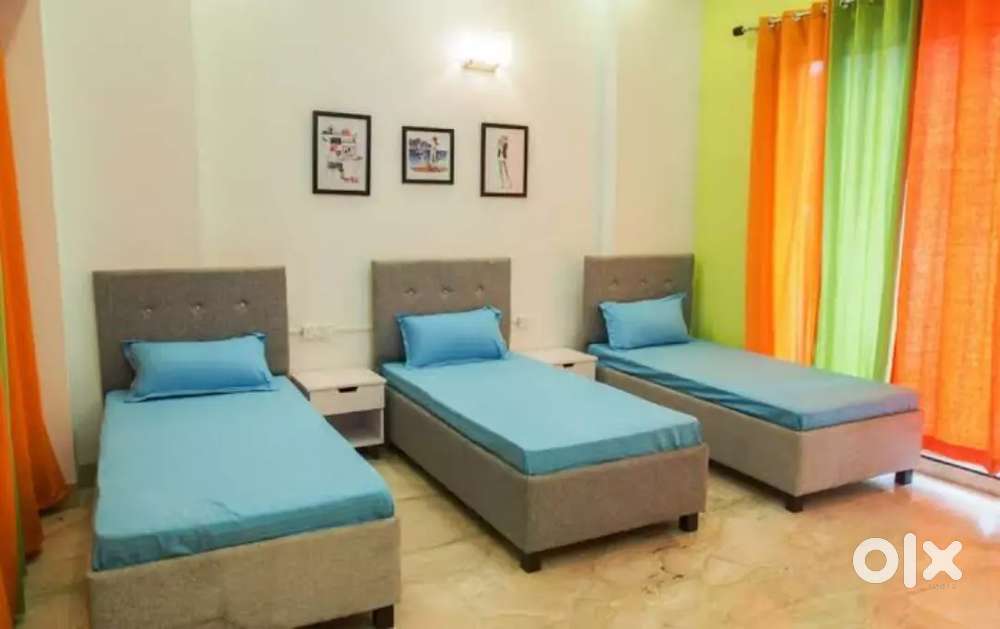 Boys PG Available Near Silveroak College