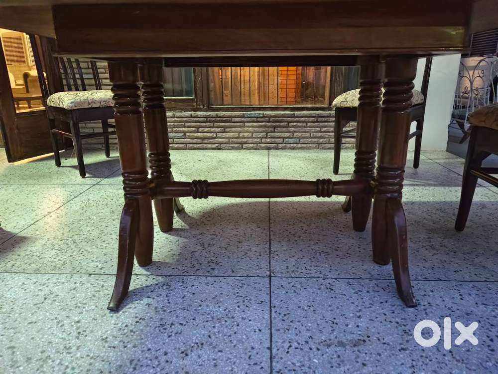 Govt Officer Selling Dining Table Set