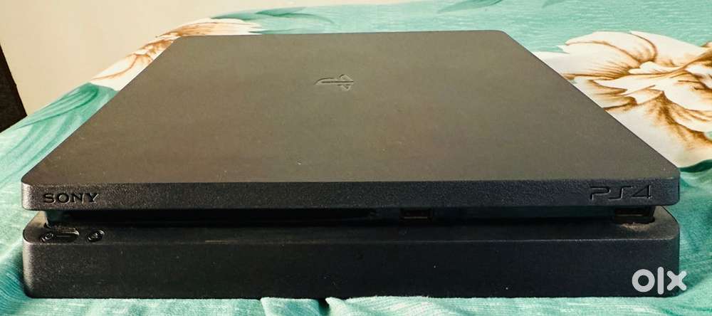 PS4 1TB (US Model) – With Games & 2 Controllers