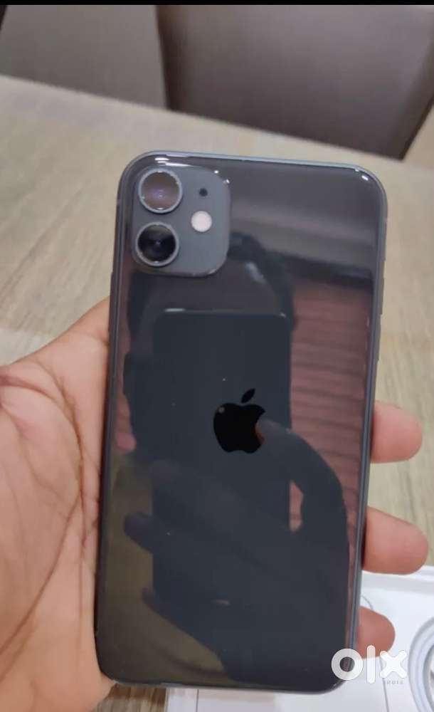 Iphone 11 64 gb 72 helth all Origanl no box bill only ceble fece id of