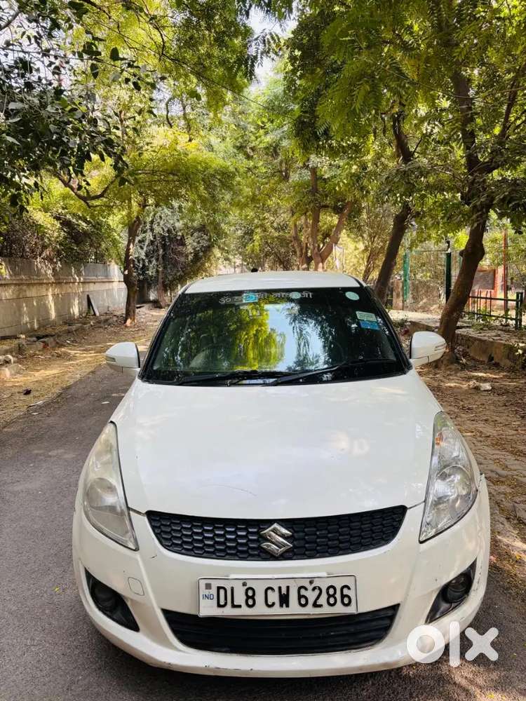 Gadi kafi Kam chali h zadatar khadi rahi h