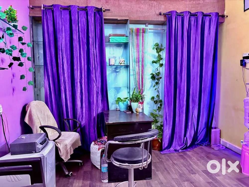 Beauty parlour for sale