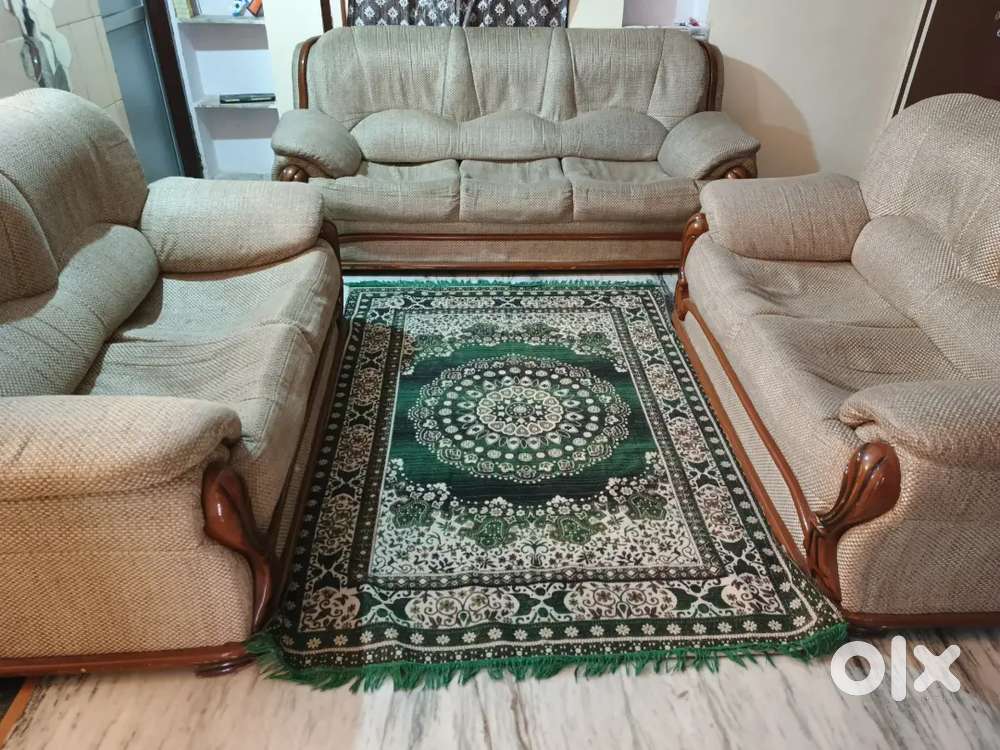 Jagah ki Kami ke wajah se sofa sale kar rahe hain