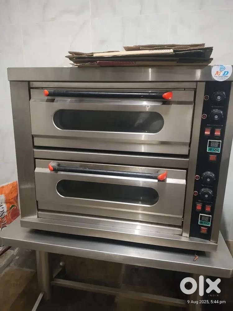 Commercial pizza ovan