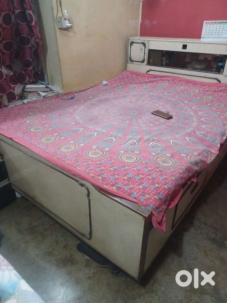 Wooden bed at low cost