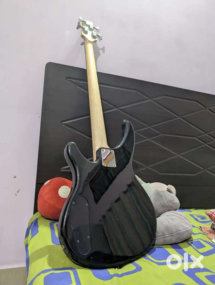 Bass guitar
