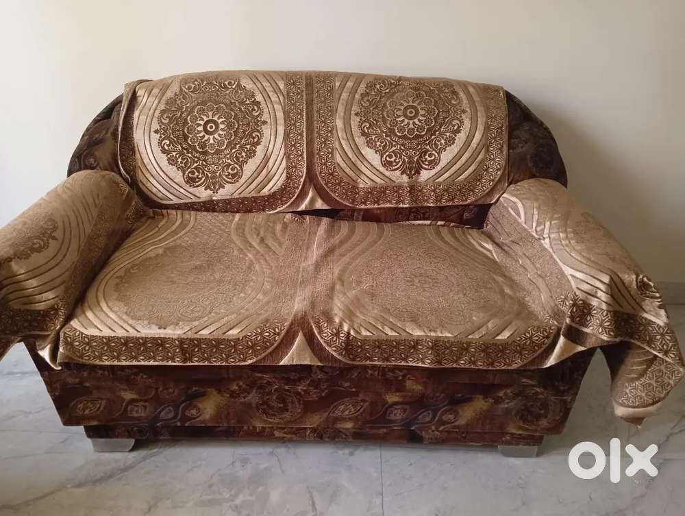 Good condition sofa hai