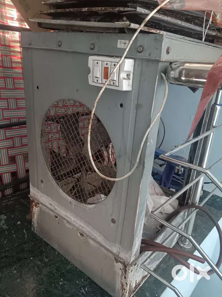 Cooler बेचना है अर्जेंट