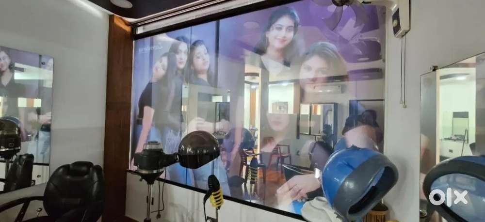 Fully Furnished Beauty Parlour for Sale – Ready to Move In!