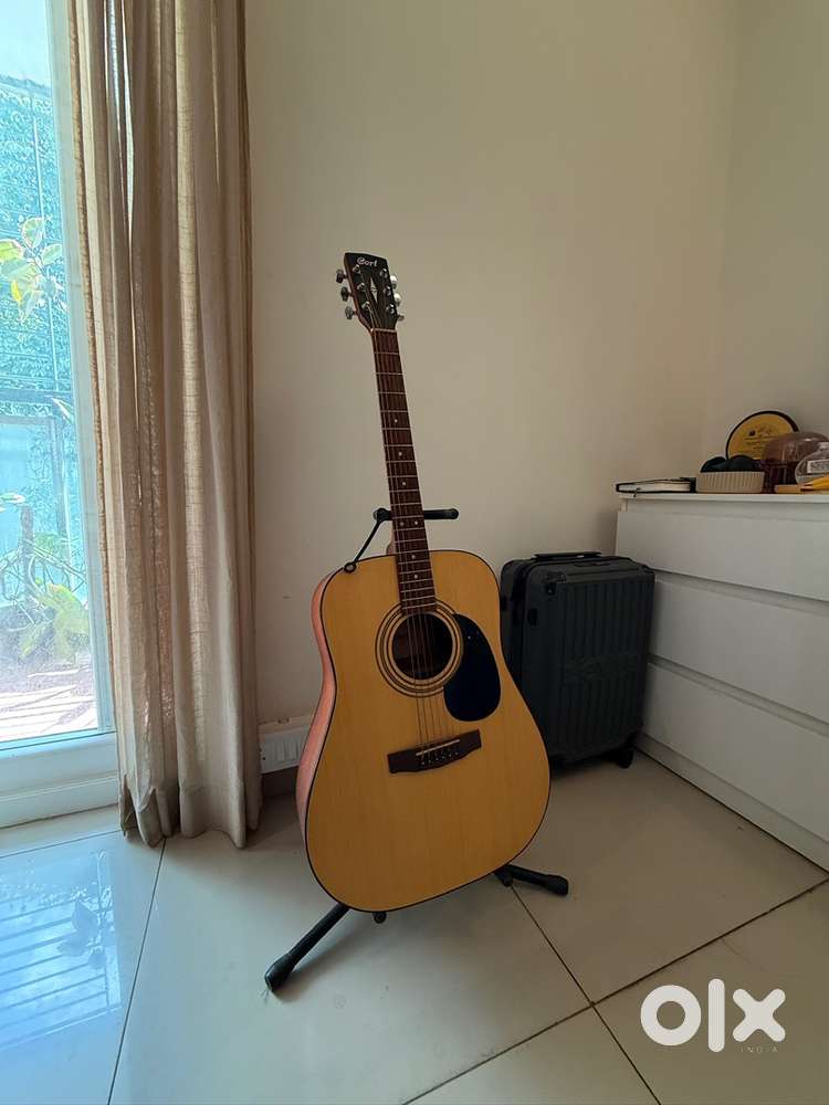 Acoustic Guitar Cort AD810 in Excellent Condition