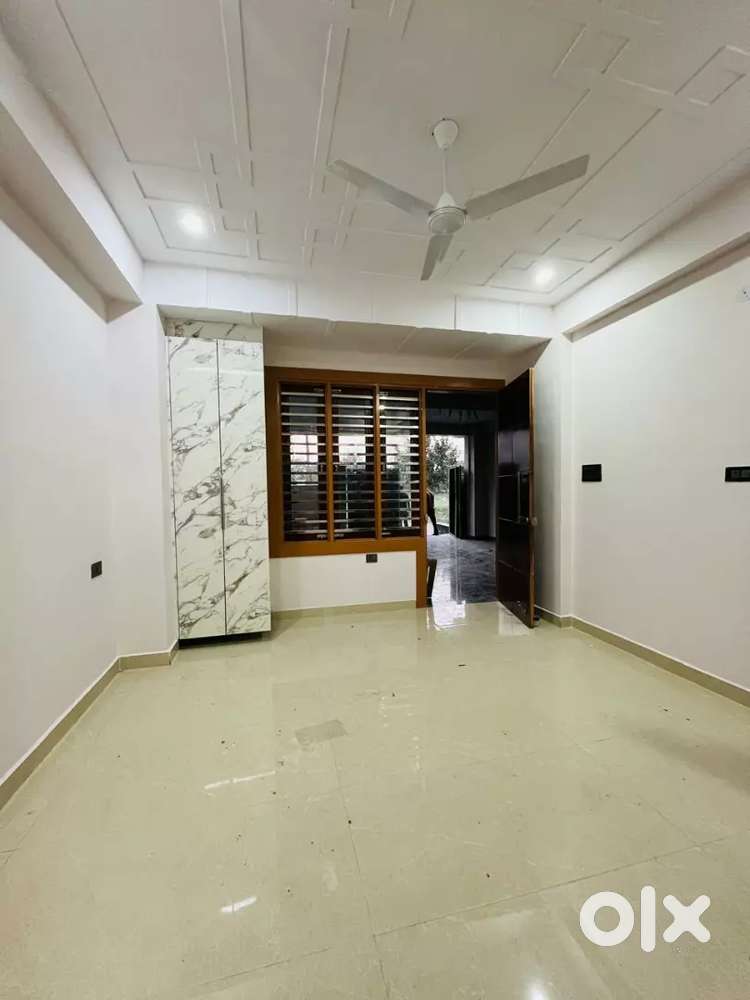 1 room indipendent ground flor semifurnished (ballabgarh sec 65 खाली