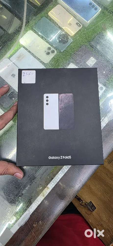 Samsung Fold 5 White Color 256GB Global Stock.
