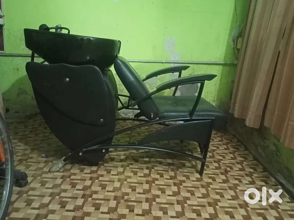 Beauty parlour equipment