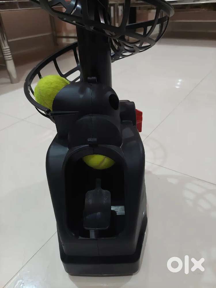 Feed buddy cricket bowling machine