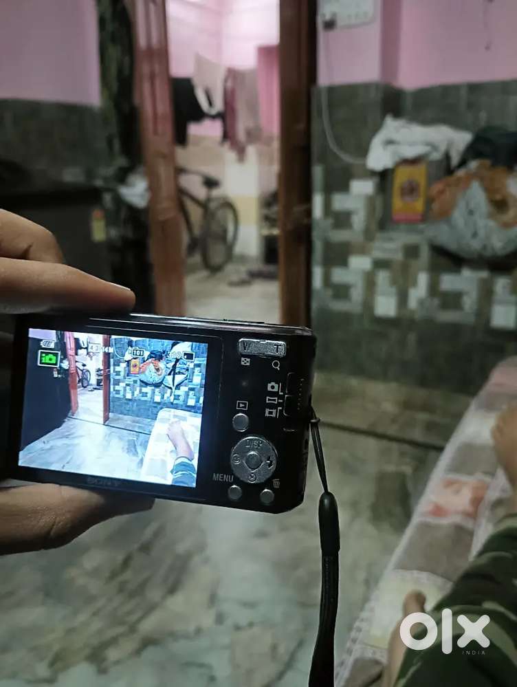 SONY  CYBER SHO T DSC WB30 EXCELLENT CO NDITION