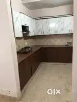 1  private room available in pre occupied 3 bhk