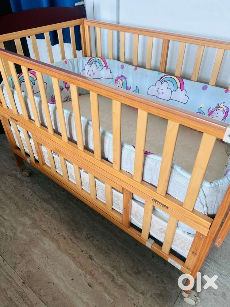 Baby cot in excellent condition