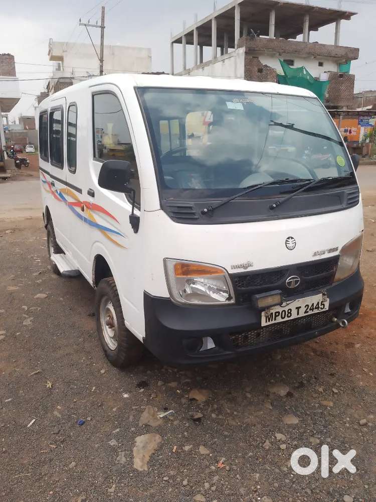 Tata magic van