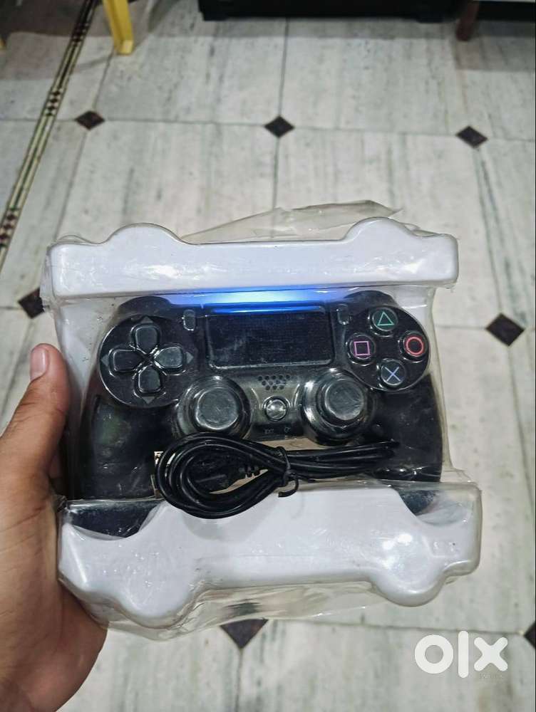 PS4 GAME CONTROLLER