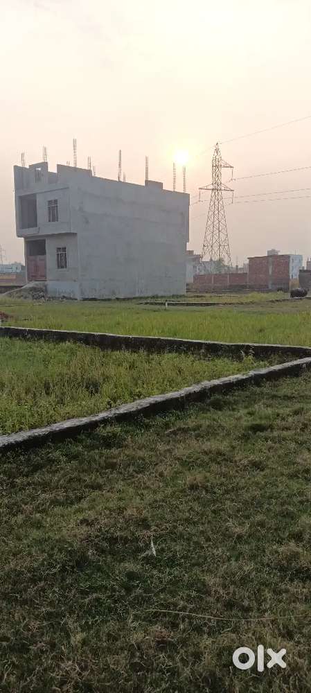 गोरखपुर मेडिकल रोड गुलहरिया थाना से 1km अंदर यहां प्लाट है