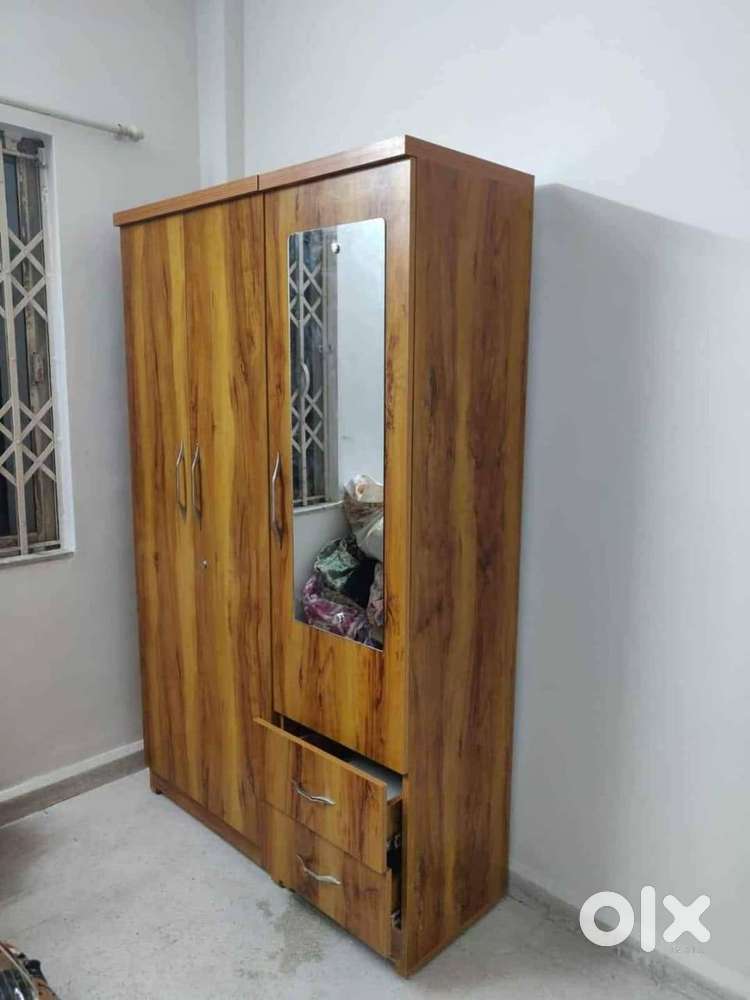 WELL FURNISHED 3 DOOR WARDROBE WITH FREE DELIVERY