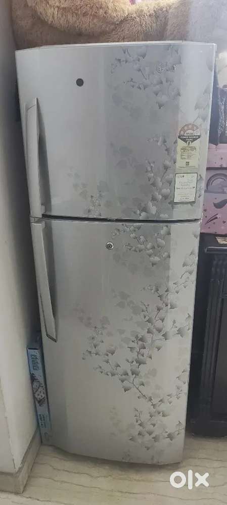 Double Door refrigerator in fully working condition throw away price