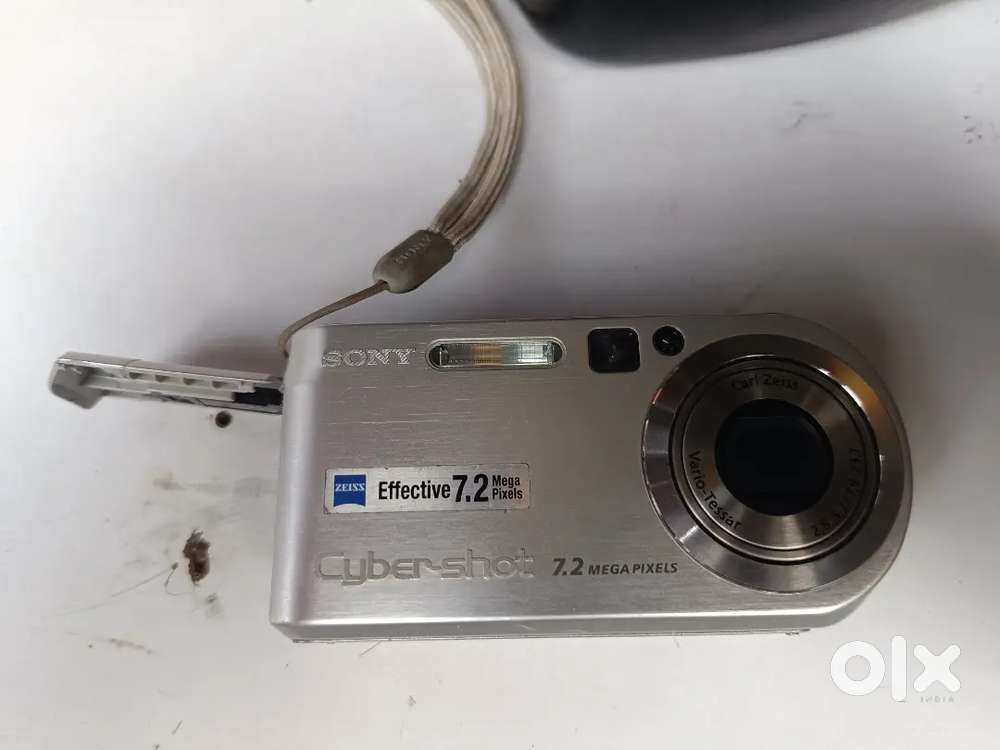 Sony Cyber-shot DSC-P200 7.2MP Digital Camera
