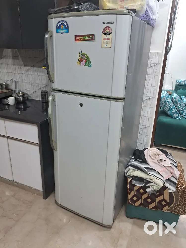 SAMSUNG 315 LITRE 5 STAR Refrigerator , Working in well condition