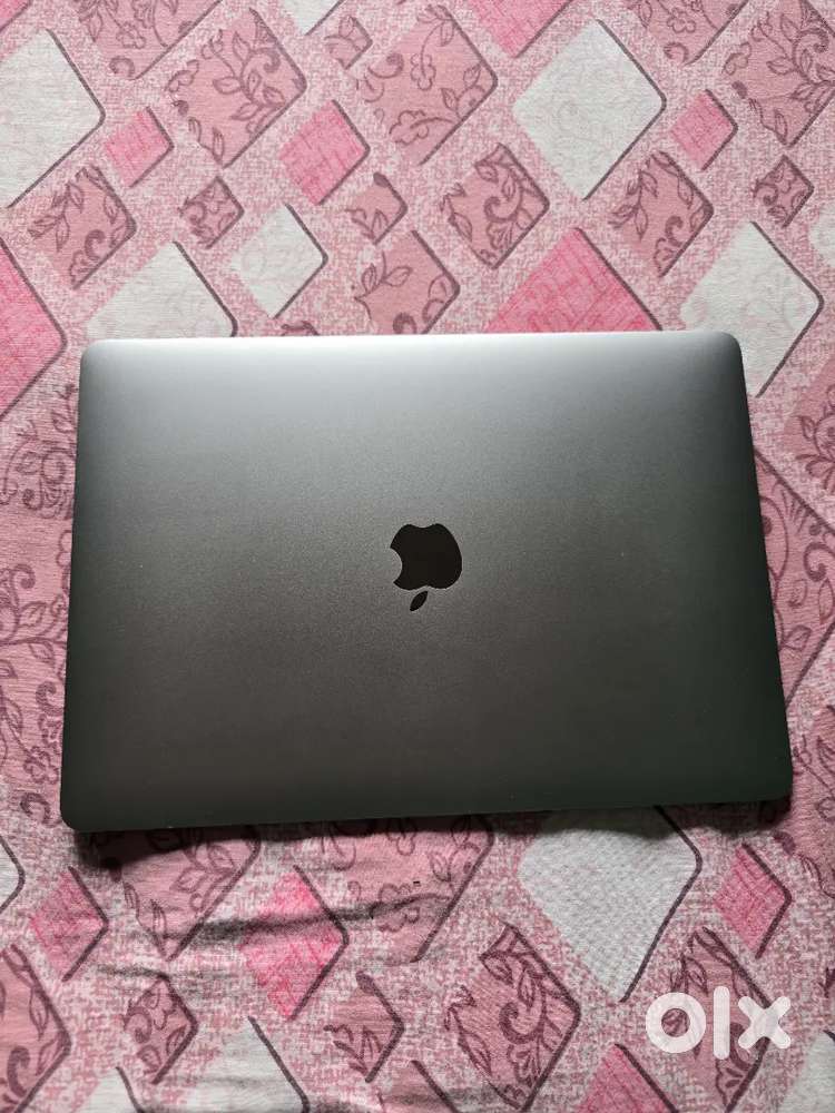 Macbook Air m1 (8gb ram, 256 gb ssd)