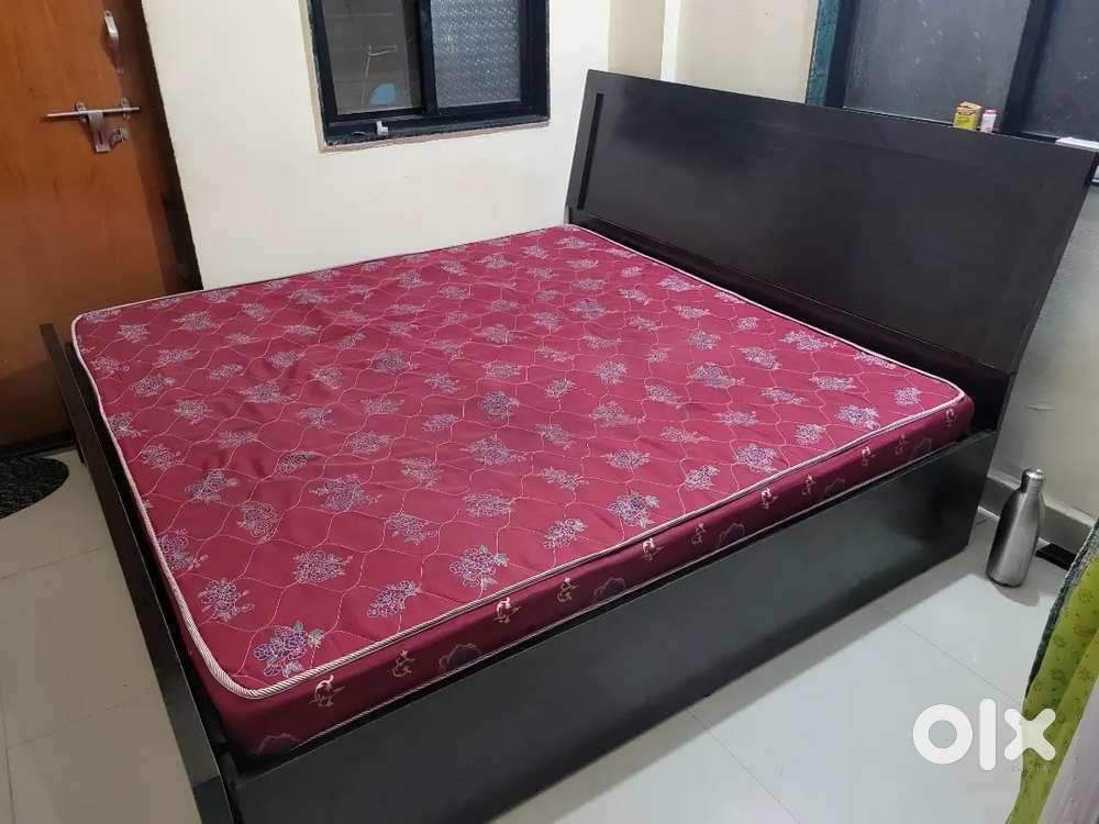 Wooden Particle King Size Bed,6x6 With Mattress, Dismantle, Quick Sale