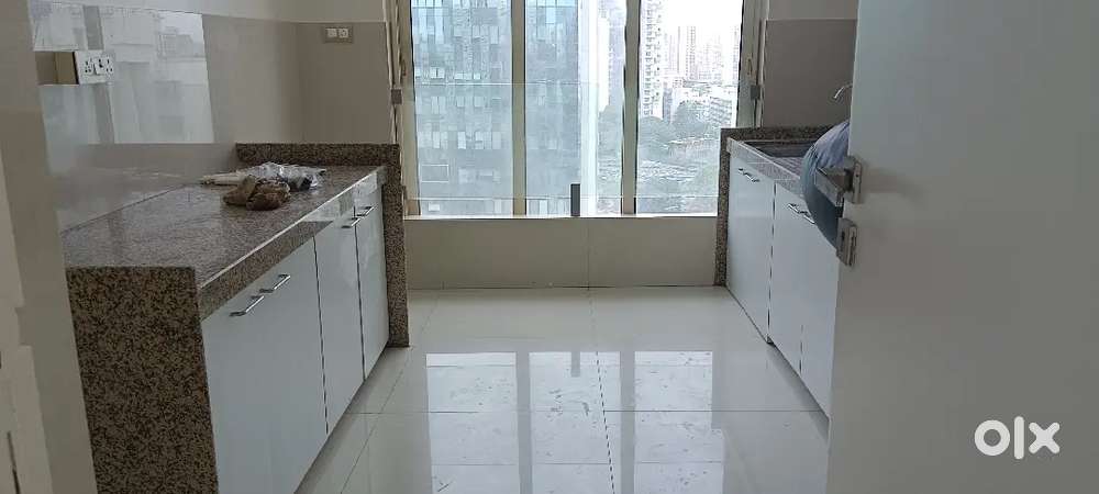 4 BHK SEMI FURNISHED WITH 3 PARKING GUJRATI CROWD
