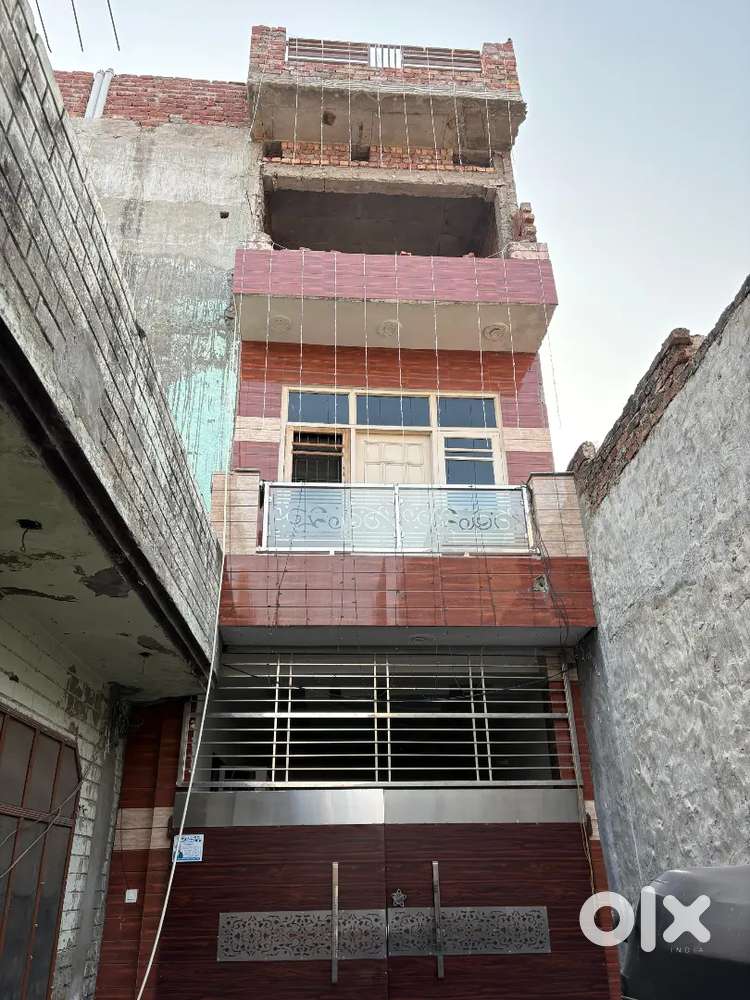 Tripple story house for sale