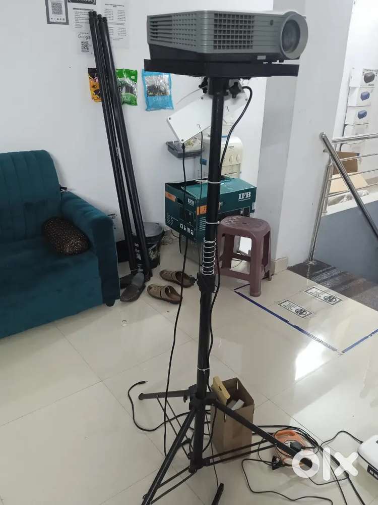 Projector floor stand for sale 5 feet adjustable best 10 kgs with belt