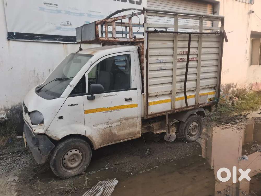 mahindra jeeto k lie driver chahie