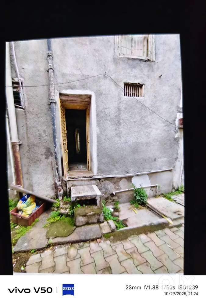 મકાન વેચવાનું છે ત્રણ માળ નું