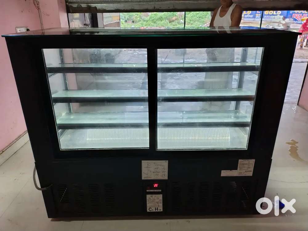 Mithai / Cake 5 feet western Brand counter