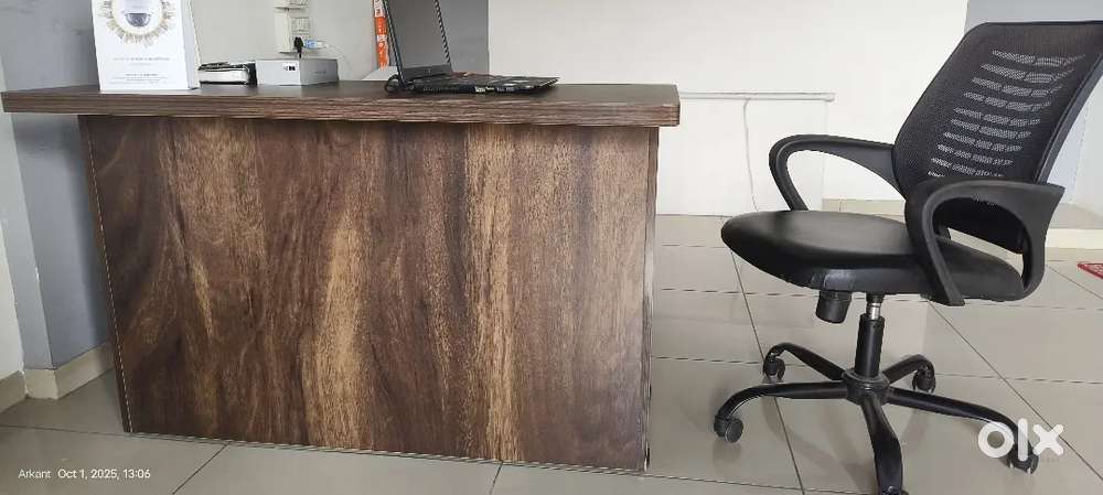 Official Table & Rolling Chair