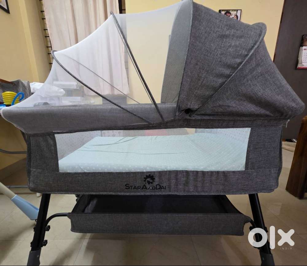 StarAndDaisy Baby Crib with Bed